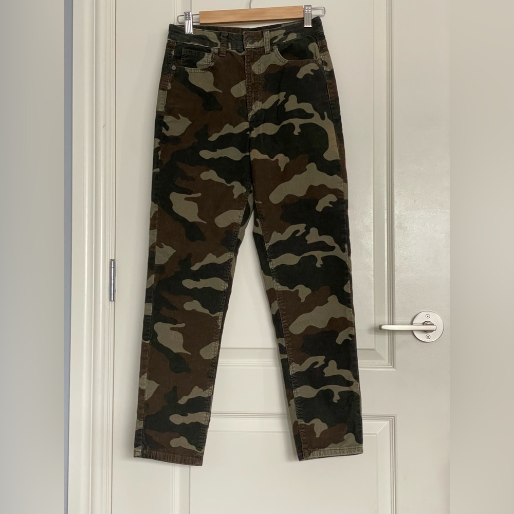 AMERICAN EAGLE Green Camo Corduroy Pants Size 2 Straight Leg